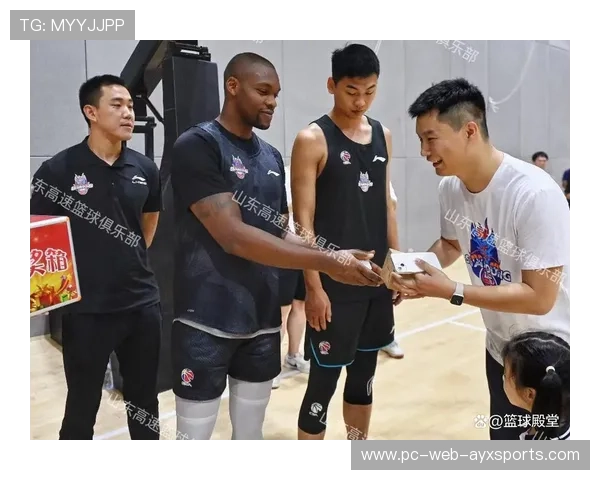 俱乐部举行球迷日,零距离接触引爆社媒热评 俱乐部举行球迷日,零距离接触引爆社媒热评