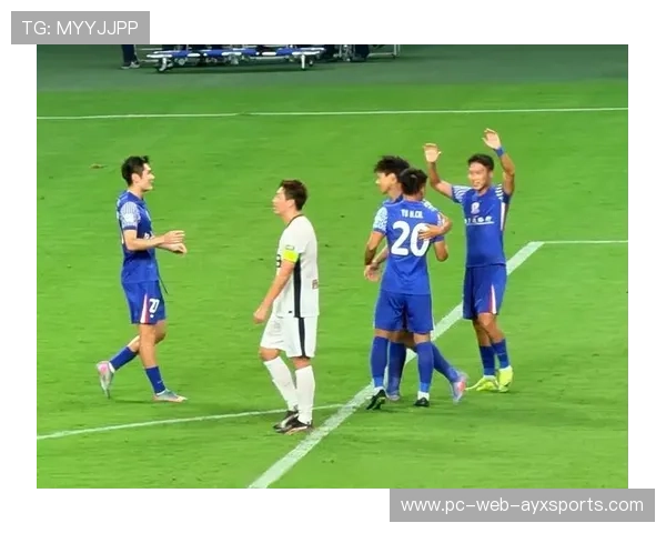 上海申花全队完成扣除10分后的首场全强度分组对抗